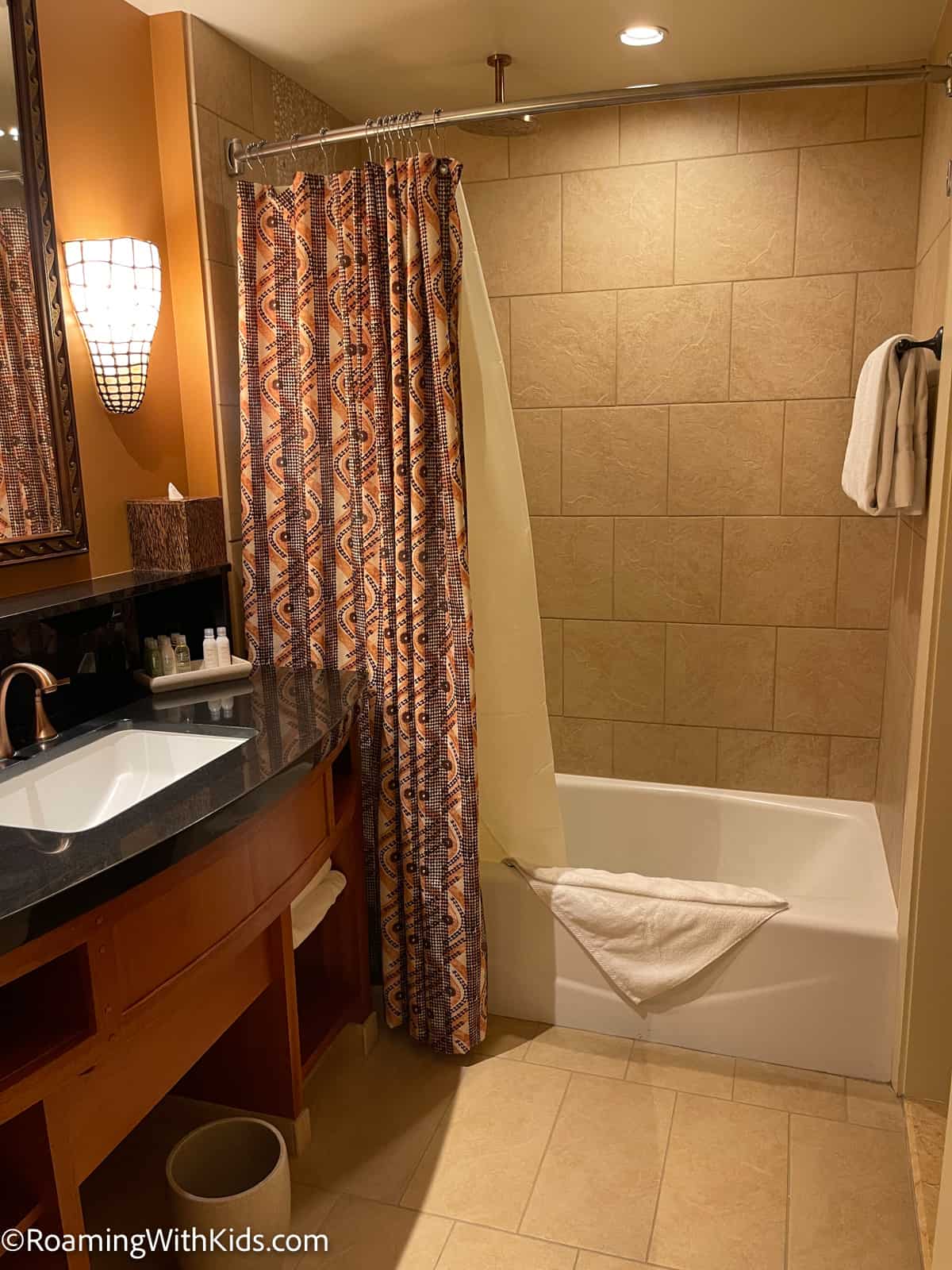 second bedroom bathroom in the 2 bedroom Villa at Disney Aulani Resort 