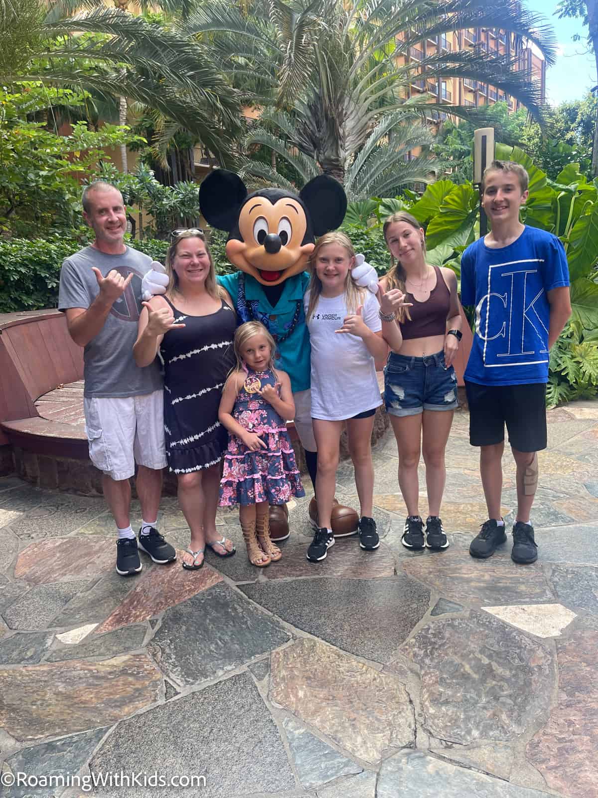 Disney Aulani Character Breakfast Review photo with mickey mouse