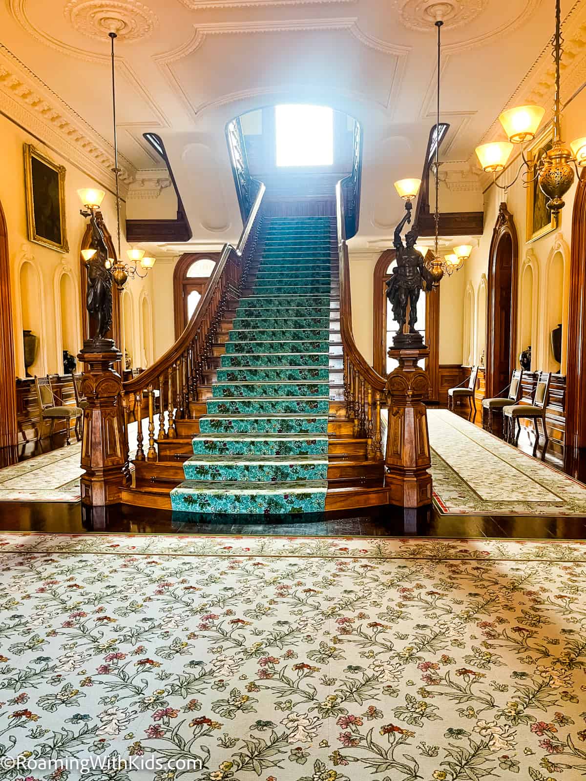 Iolani Palace stairwell 
