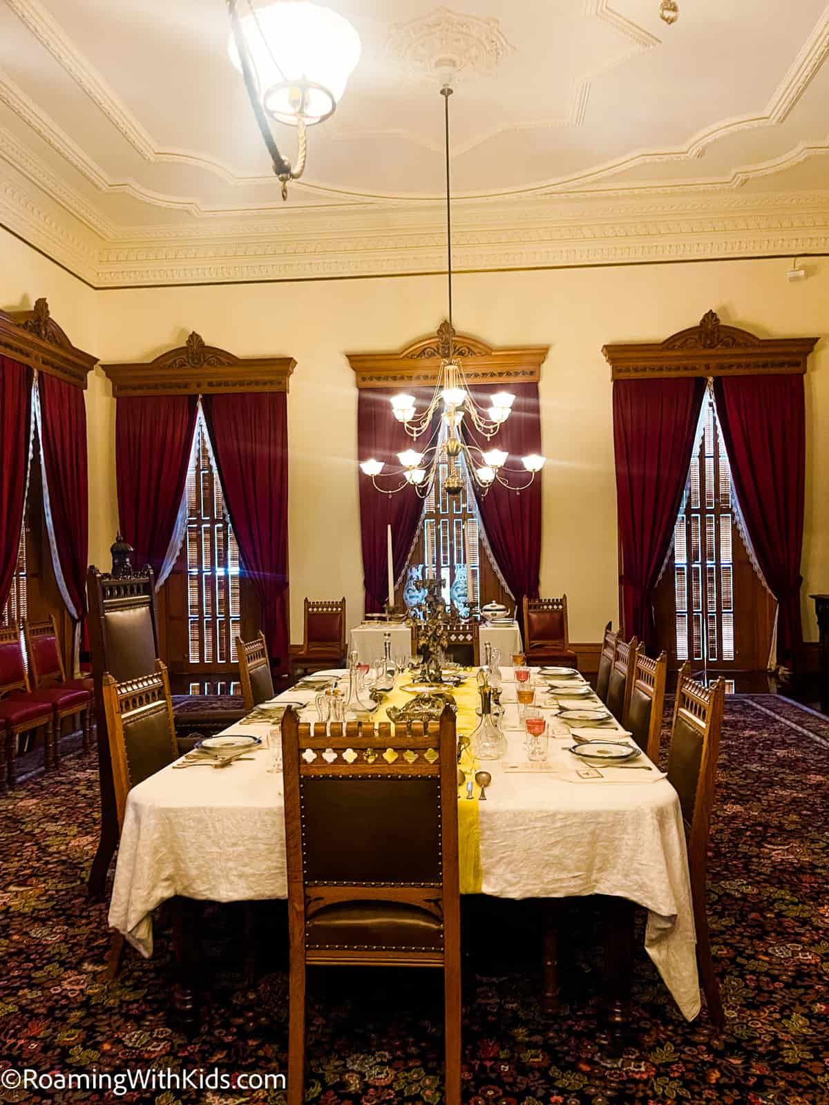dining room at Iolani Palace
