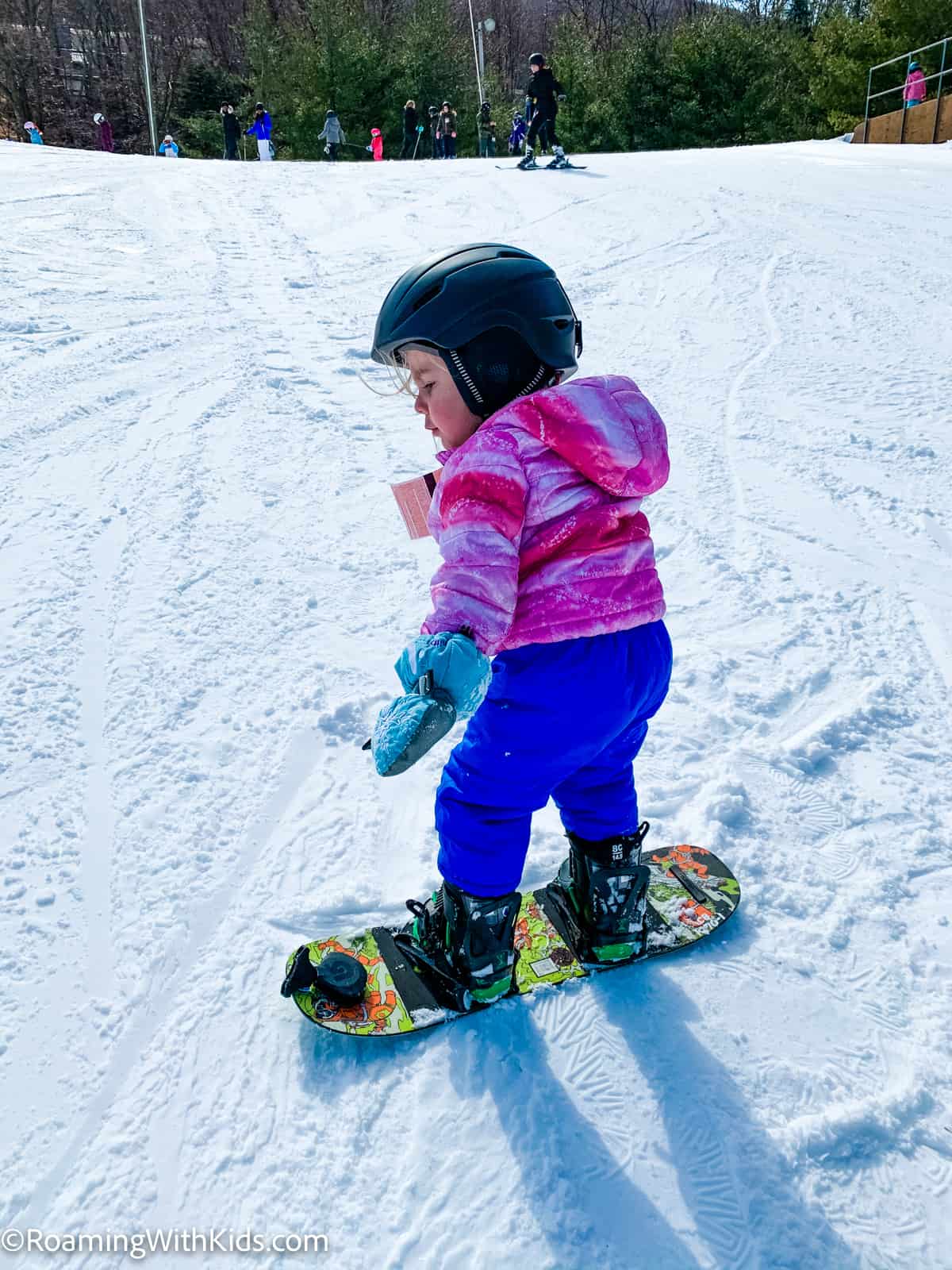 child snowboarding in the pocono mountains